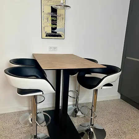 Buelow29 East - Bluecherplatz