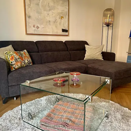 Buelow29 East - Bluecherplatz